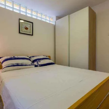 In Smokvica Krmpotska 39441